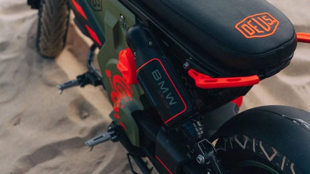 BMW CE 02 eParkourer