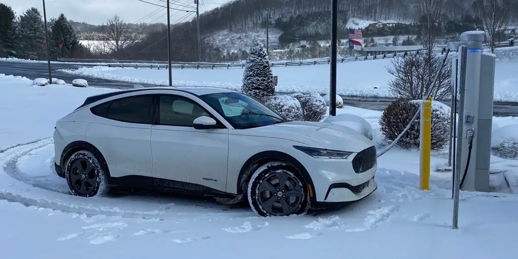 Ford Mustang Mach-E (AWD)