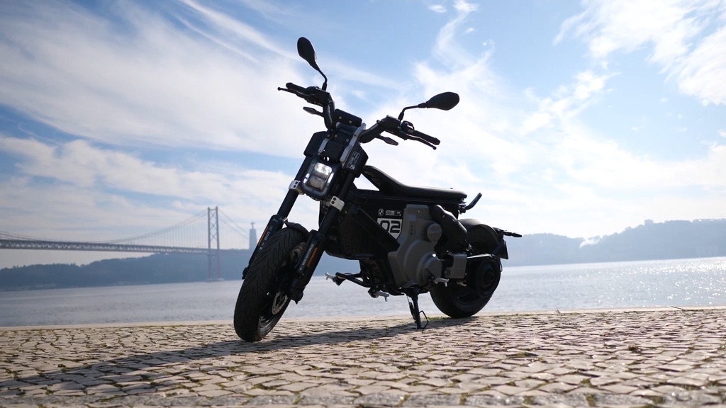 BMW CE 02