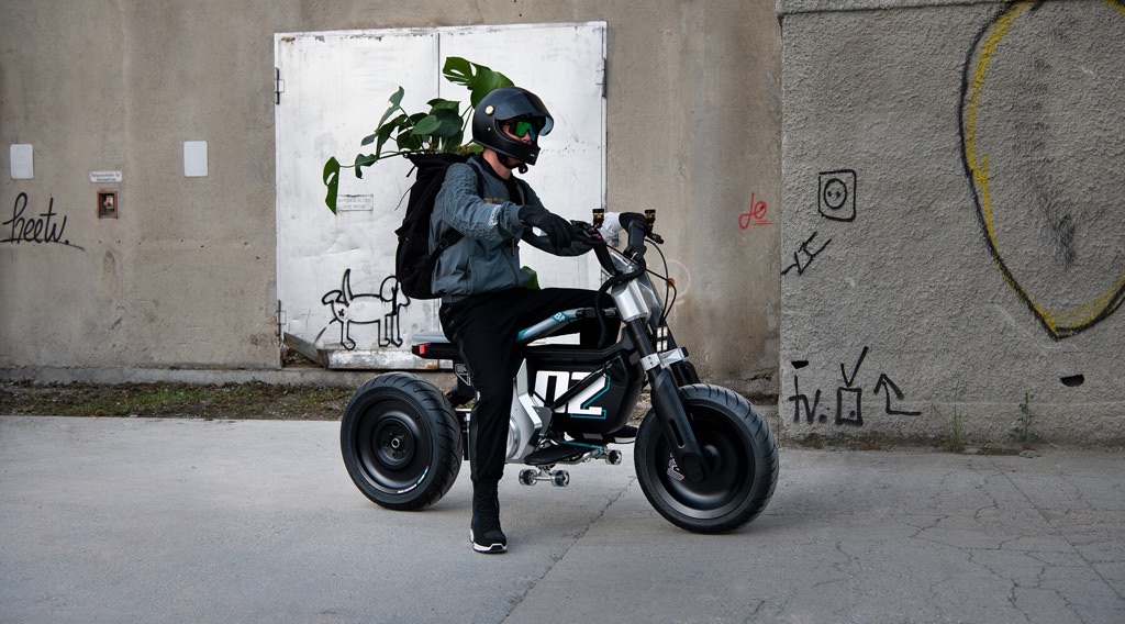 BMW CE 02