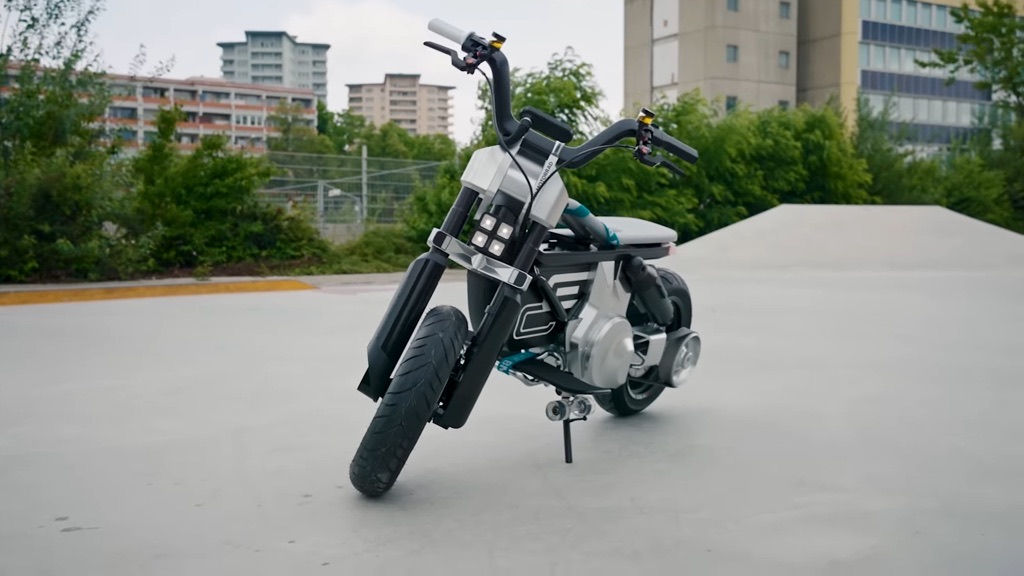 BMW CE 02