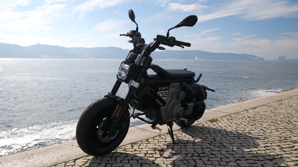 BMW CE 02