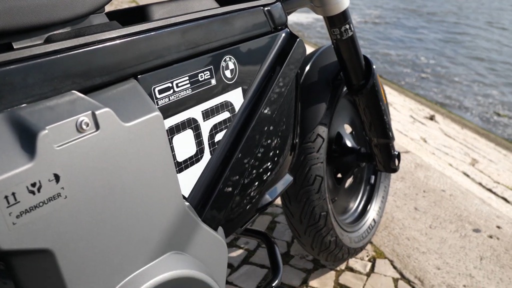 BMW CE 02