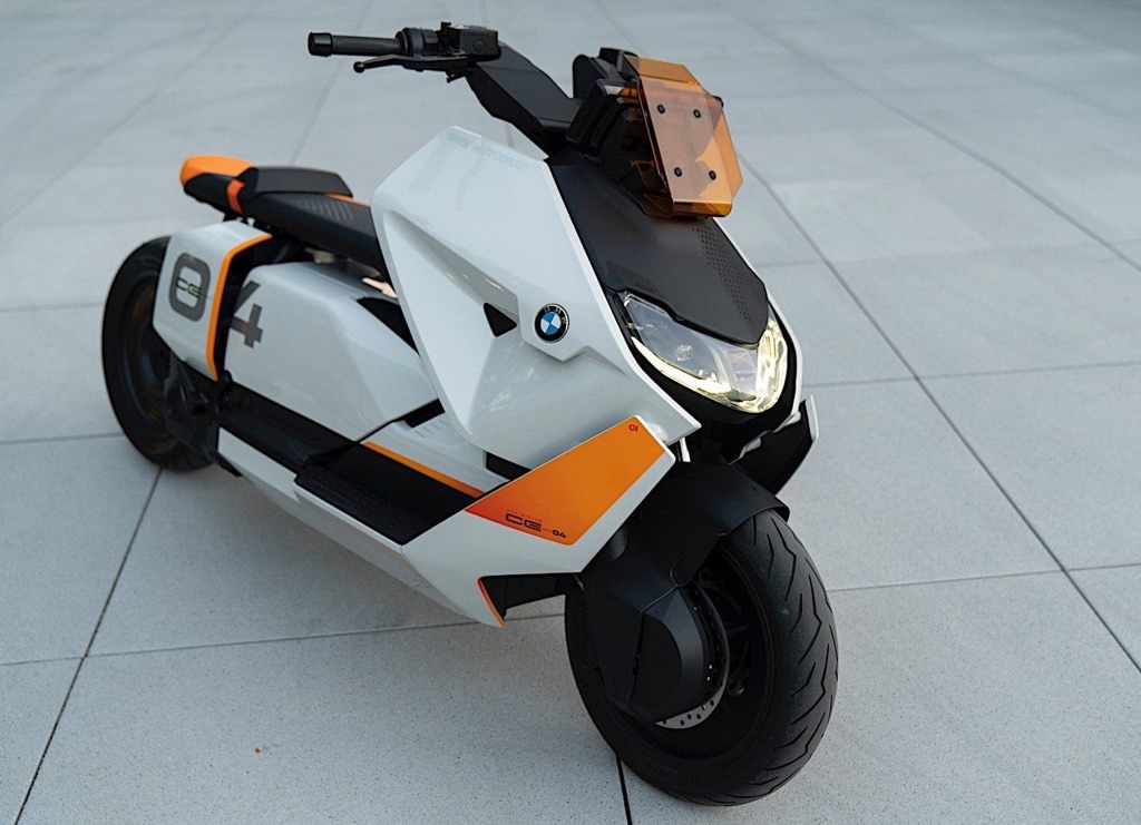 BMW CE 04
