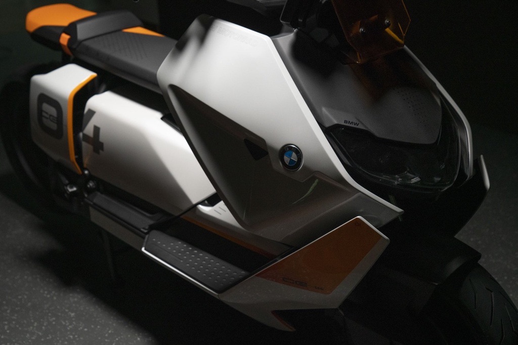 BMW CE 04