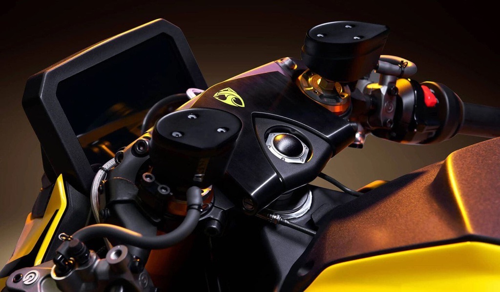 DAMON HYPERFIGHTER COLOSSUS