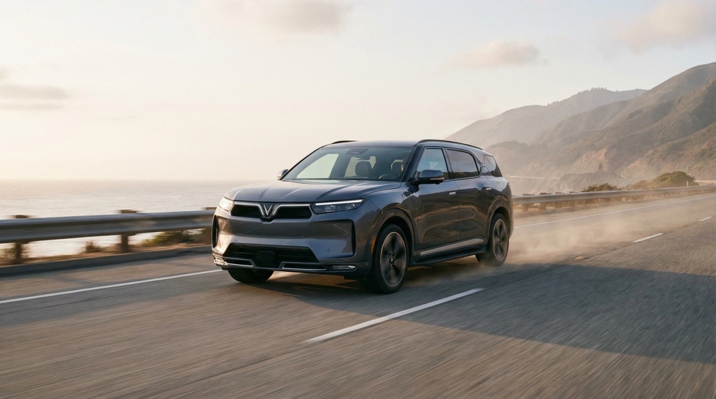 VinFast VF 9 Delivers 402 HP and 330-Mile Range in Premium EV SUV Segment 4 VinFast VF 9 AWD performance on highway