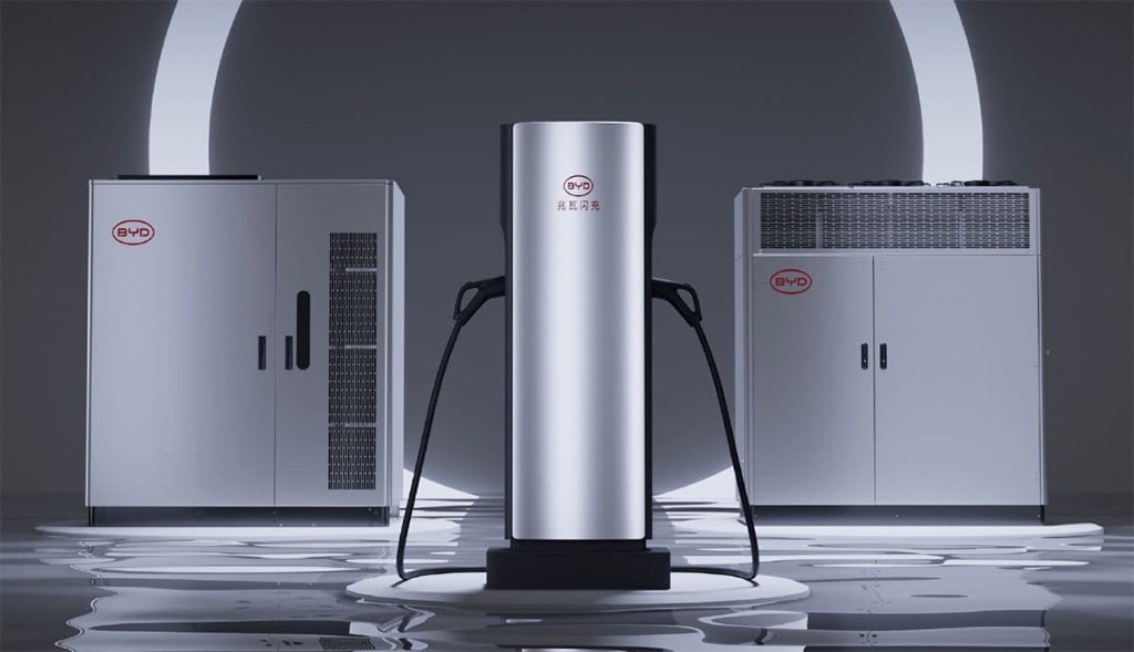 BYD charger with megawatt fast charging function