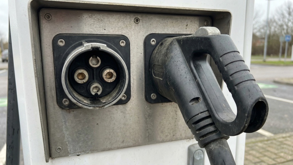 CHAdeMO vs CCS Charging Standards