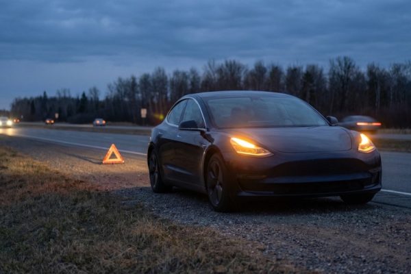 Electric Car Safely Stopped After Battery Depletion