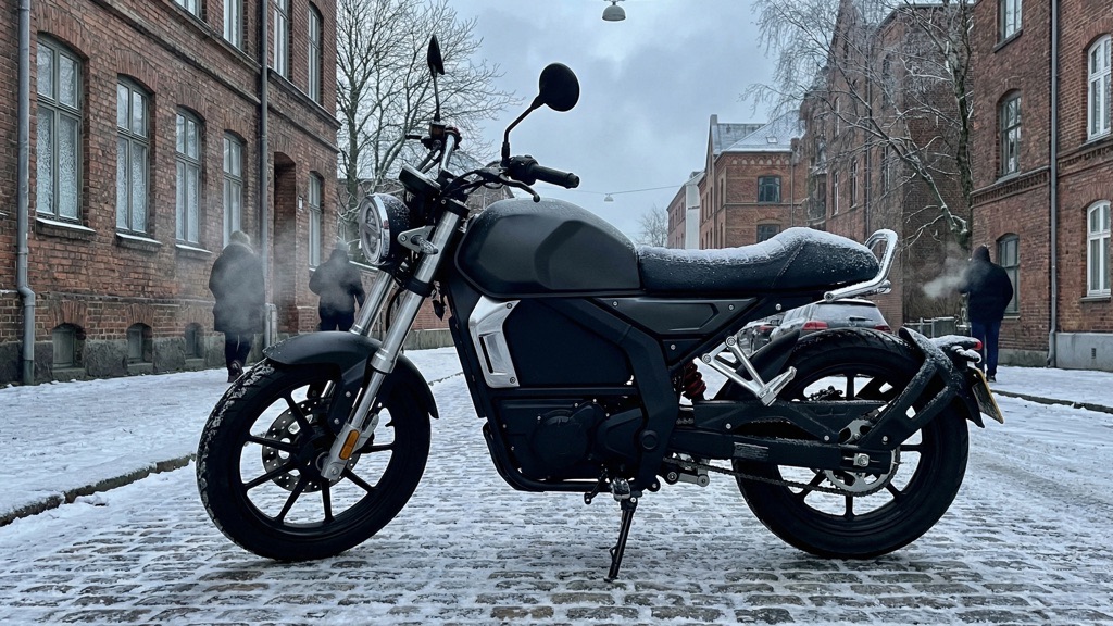 Horwin CR6 Review (2024): Urban Electric Café — The Smart Switch or a Stylish Compromise? 9 Horwin CR6 Winter Riding Conditions