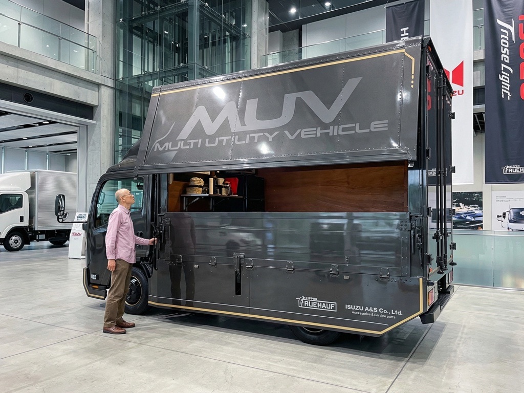 Isuzu Elf MUV electric