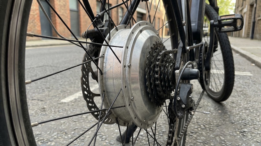 Electric Bike Buying Guide 2026 Hub vs Mid-Drive E-Bike Motors (Authority Guide) 2 Rear Hub Motor on Electric Bike