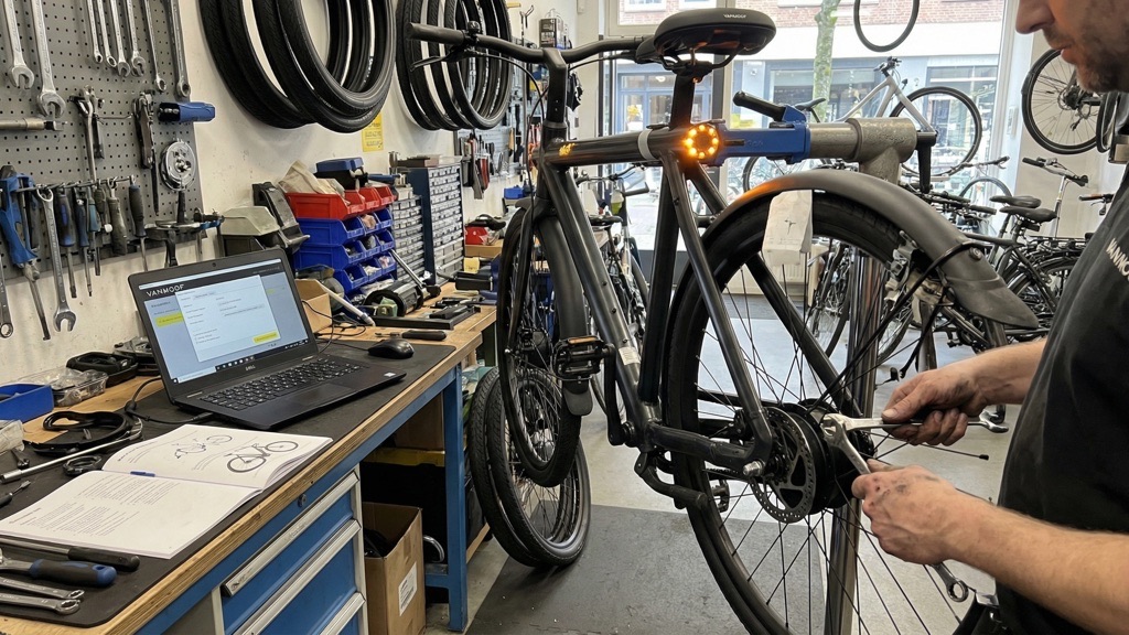 VanMoof S5 Review (2026): Design-Driven Commuter with Real-World Tradeoffs 11 VanMoof S5 Service and Maintenance Context