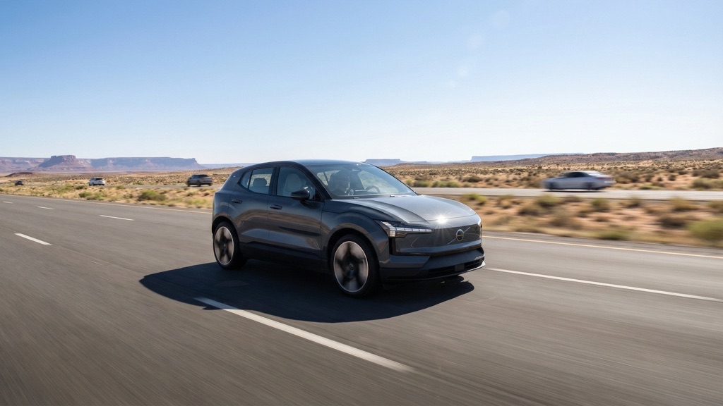 Volvo EX30 Highway Road Trip