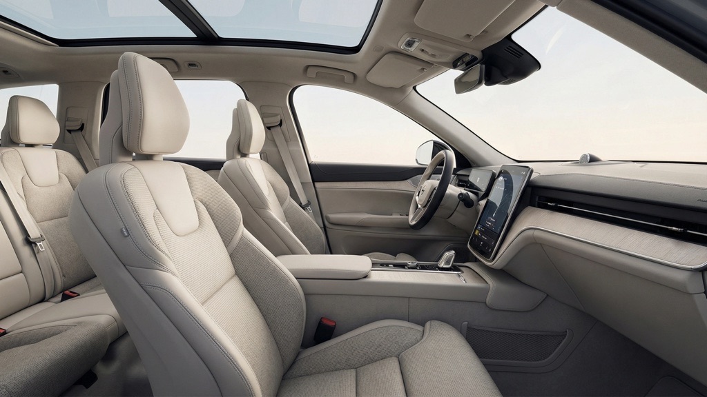 Volvo EX90 Review (2025): Real-World Range, Charging Limits & 5-Year Ownership Analysis 7 Volvo EX90 Premium Scandinavian Interior