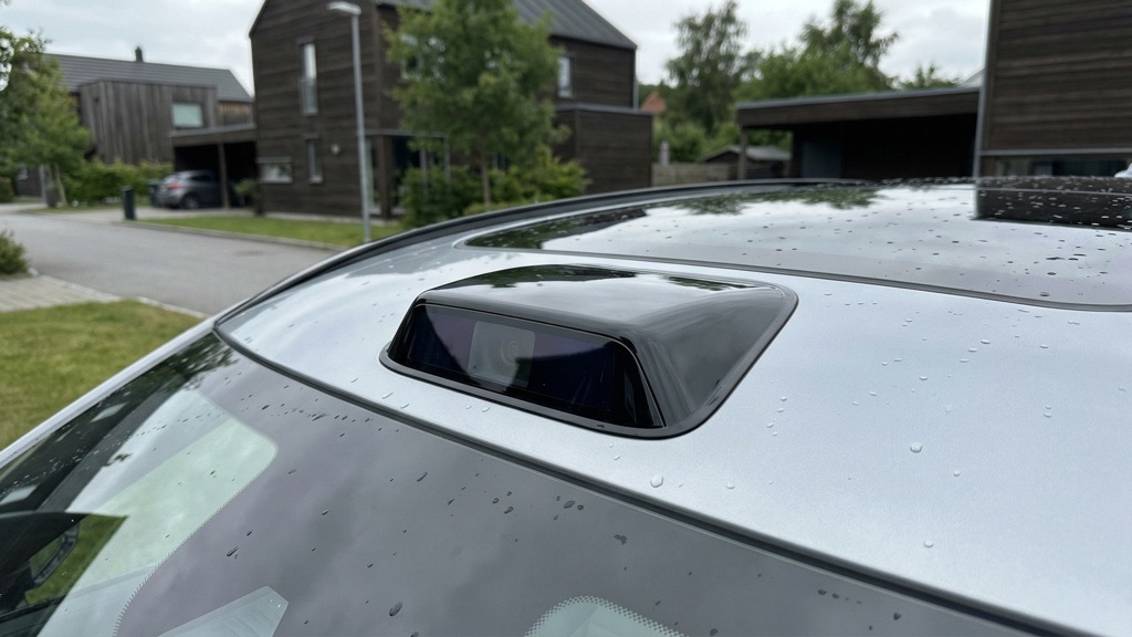 Volvo EX90 Review (2025): Real-World Range, Charging Limits & 5-Year Ownership Analysis 9 Volvo EX90 Integrated Roof LiDAR System