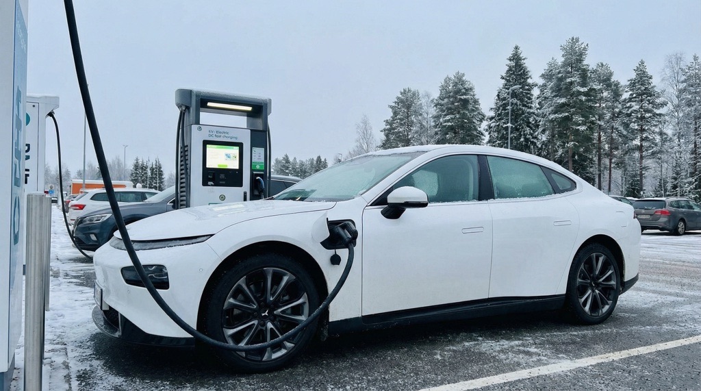 XPeng Next P7 charging in winter conditions